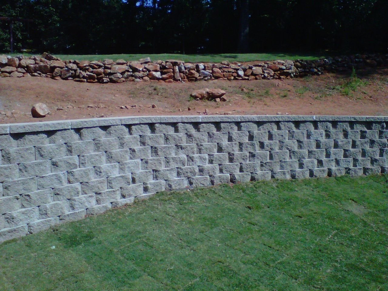 Stone retaining wall